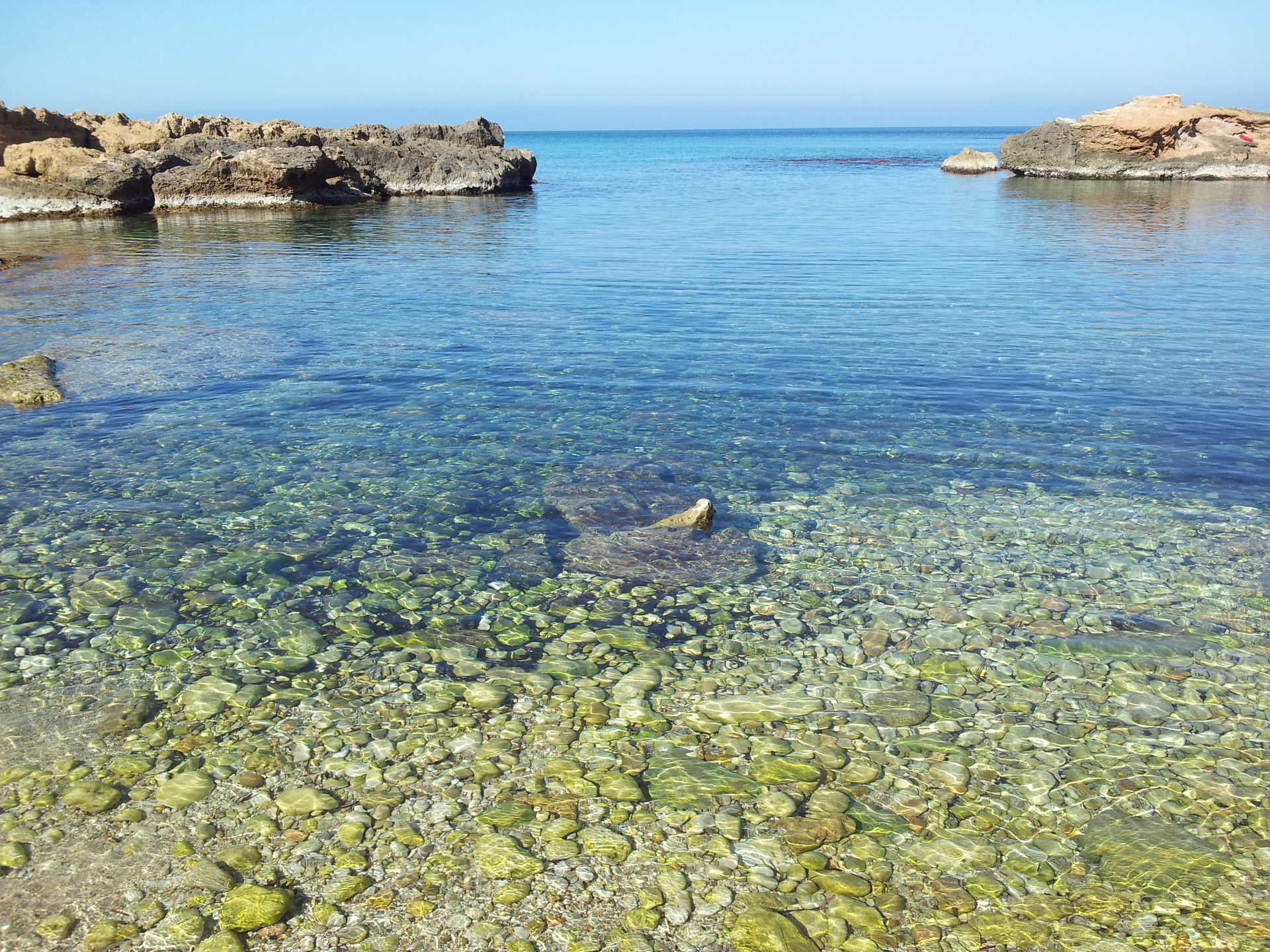 Белые скалы и прозрачная вода Cala Blanca в Xàbia, фото 1 из 2